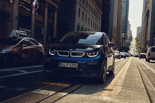 BMW､動力電池センター2期が稼働、自動車メーカーがEV開発の主導権を争う