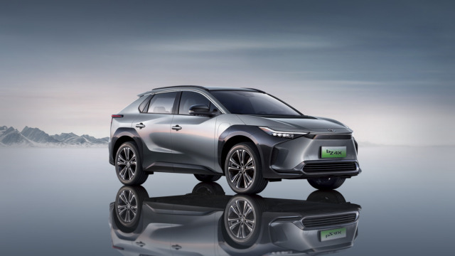 トヨタ、中国市場初の電気自動車「bZ4X」を発売