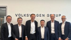 Xpeng、フォルクスワーゲンとの提携の具体化と技術サービス収益期待